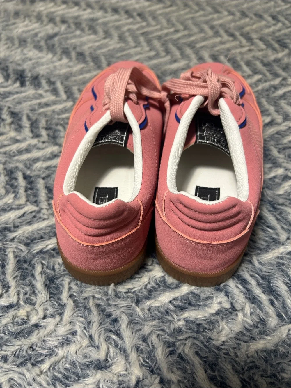 RACHEL Rachel Roy Riz Women’s Pink Sneakers with Blue Trim NWOT